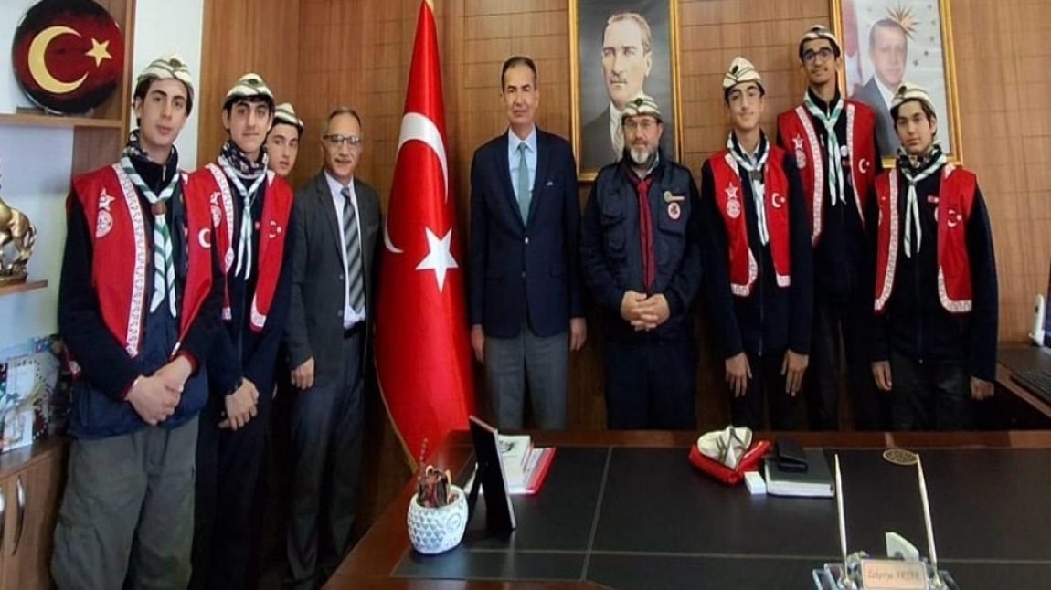 İzcilerimiz İlçe Milli Eğitim Müdürümüzü Ziyaret Etti